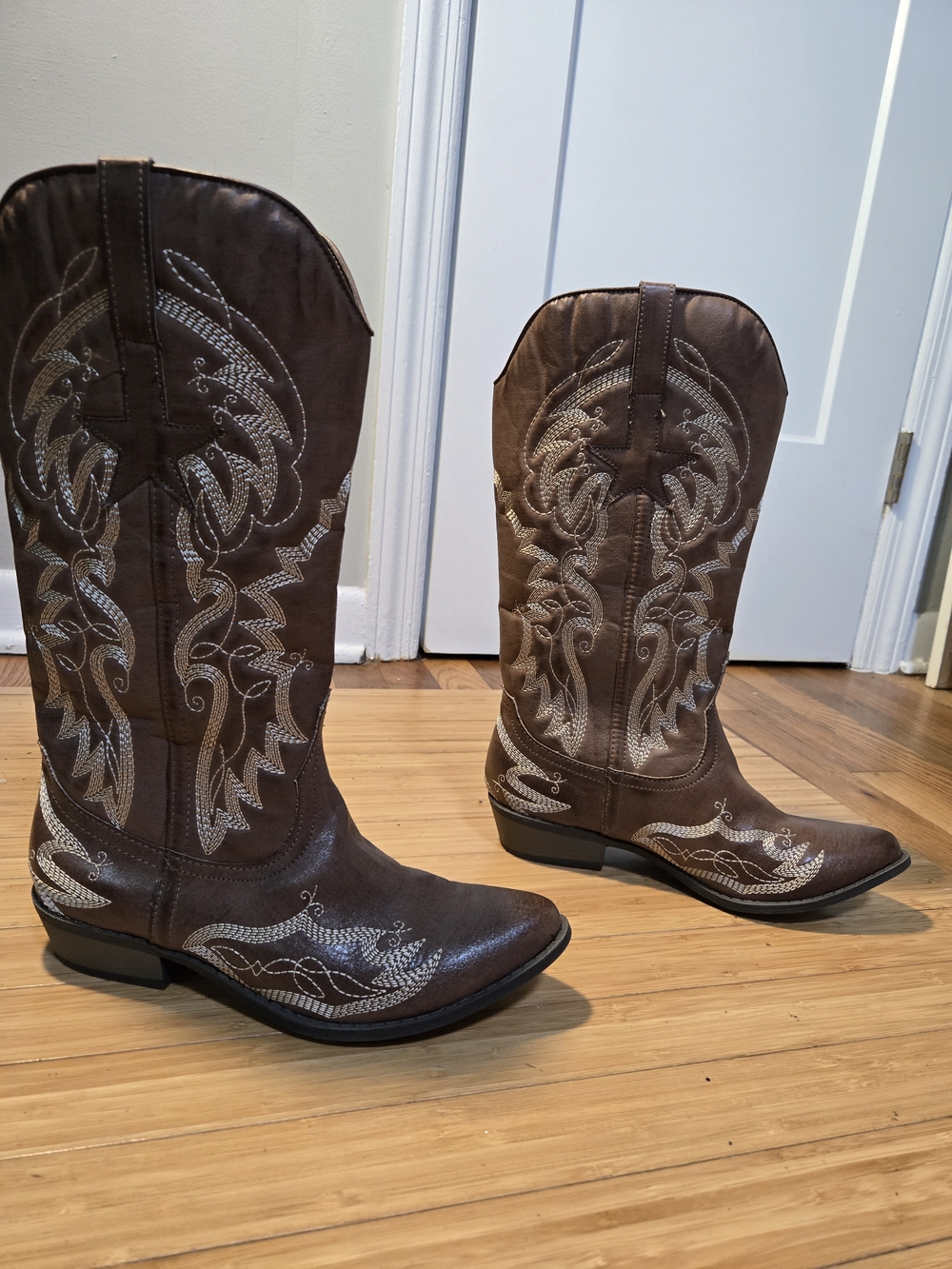 Classic Brown Embroidered Women's Western Boots
